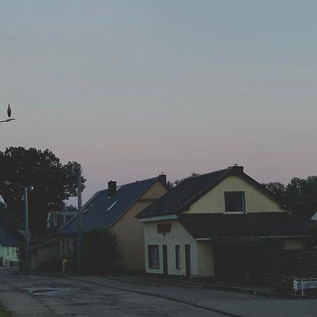Cieszyno- Uroczy Domek Do Wynajecia Злоценец Экстерьер фото